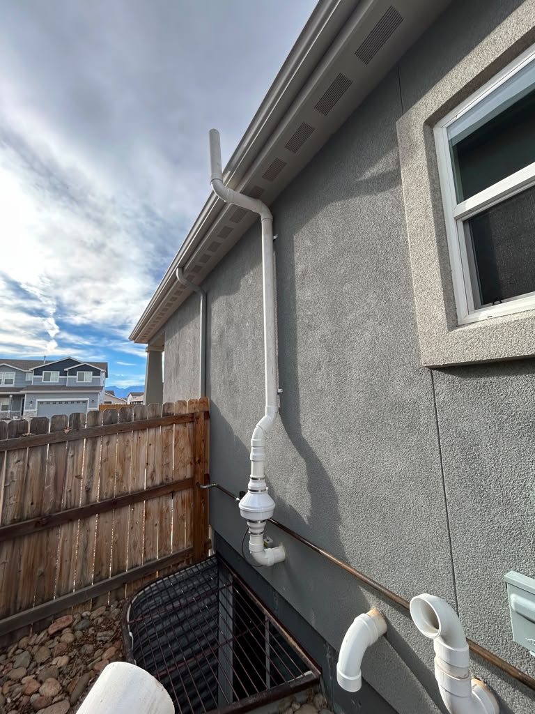 Exterior radon mitigation snorkel system